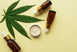 CBD a konopný olej: Všetko, čo potrebujete vedieť o ich výhodách v kozmetike